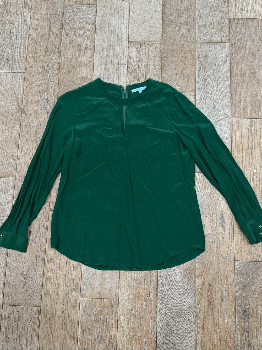 Antonio Melani Emerald Green 100% Silk Blouse shirt Sz M Keyhole Office Chic